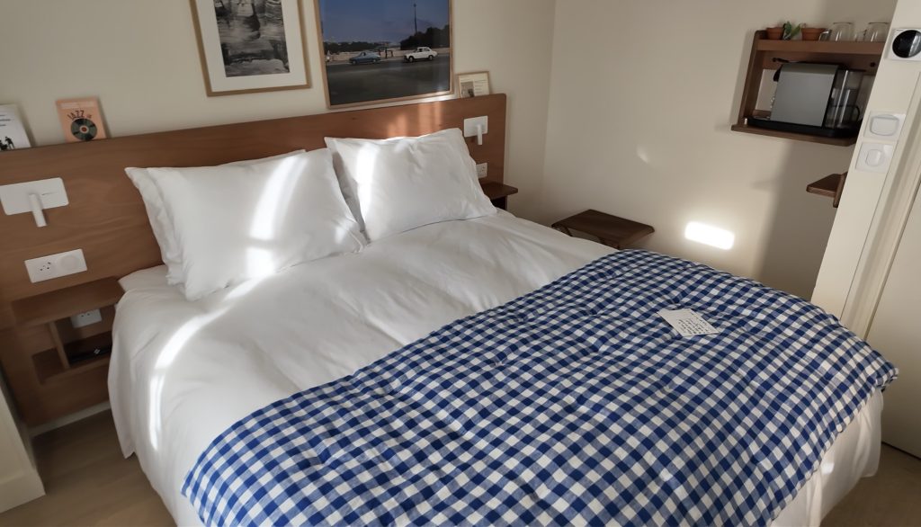 Alfred Hotel - Gare du Nord Hotel Room
